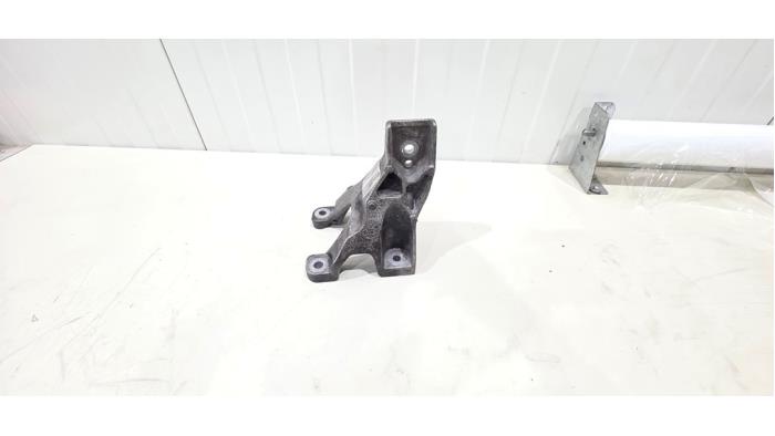 Used Engine mount Jaguar F-Pace 2.0 D 180 16V AWD Price € 75,00 Margin scheme offered by GEJO Revisie & Onderdelen BV