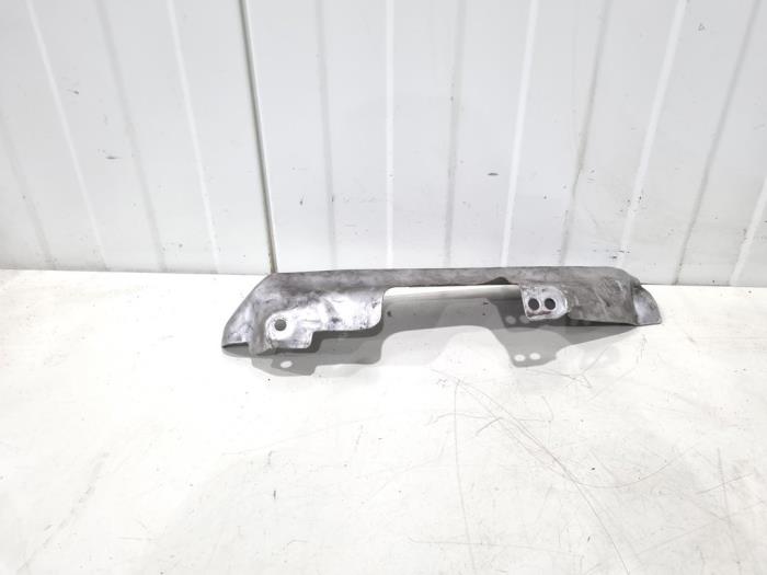 Gebrauchte Hitzeschild Auspuff Jaguar F-Pace 2.0 D 180 16V AWD Preis € 24,00 Margenregelung angeboten von GEJO Revisie & Onderdelen BV