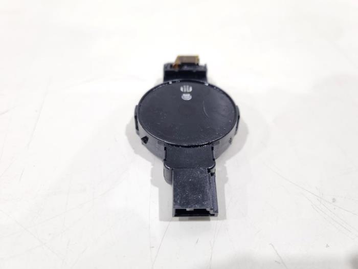 Begagnade Regnsensor Audi A1 Sportback (8XA/8XF) 1.2 TFSI Pris € 14,00 Marginaltabell erbjuds av GEJO Revisie & Onderdelen BV