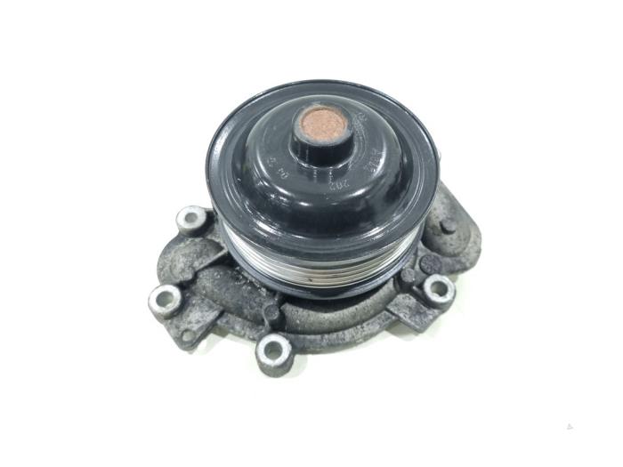 Gebrauchte Wasserpumpe Mercedes ML II (164/4JG) 3.0 ML-280 CDI 4-Matic V6 24V Preis € 24,00 Margenregelung angeboten von GEJO Revisie & Onderdelen BV