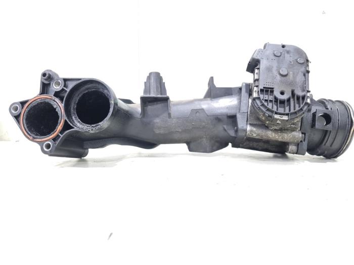 Usagé Valve RGE Mercedes ML II (164/4JG) 3.0 ML-280 CDI 4-Matic V6 24V Prix € 99,99 Règlement à la marge proposé par GEJO Revisie & Onderdelen BV