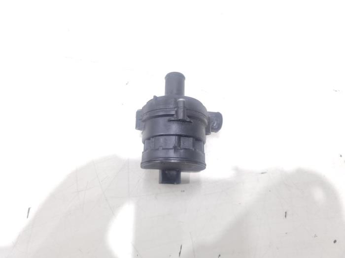 Gebrauchte Wasserpumpe Mercedes ML II (164/4JG) 3.0 ML-280 CDI 4-Matic V6 24V Preis € 14,00 Margenregelung angeboten von GEJO Revisie & Onderdelen BV