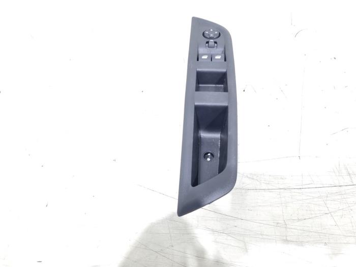 Usados Interruptor combinado de ventanillas Citroen C3 (CB/CC) ë-C3 Comfort Range 44 kWh Precio € 35,00 Norma de margen ofrecido por GEJO Revisie & Onderdelen BV