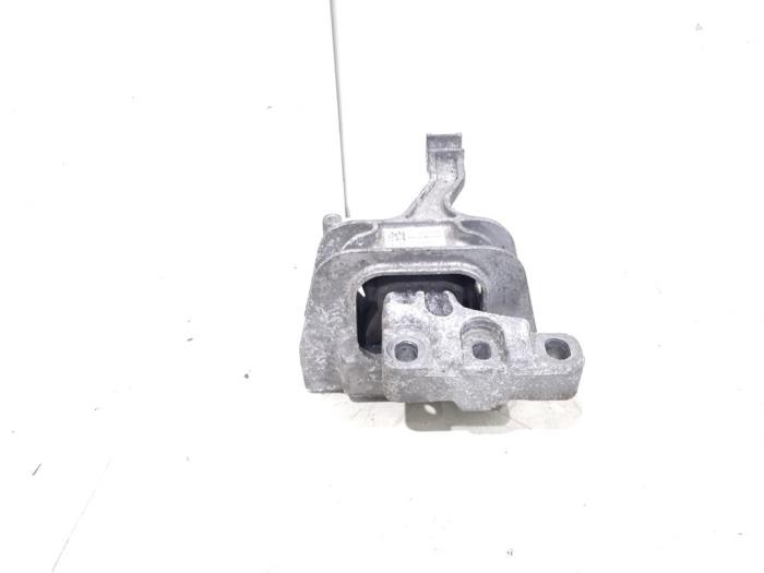 Usagé Support moteur Volkswagen Golf VII (AUA) 1.2 TSI 16V Prix € 14,00 Règlement à la marge proposé par GEJO Revisie & Onderdelen BV