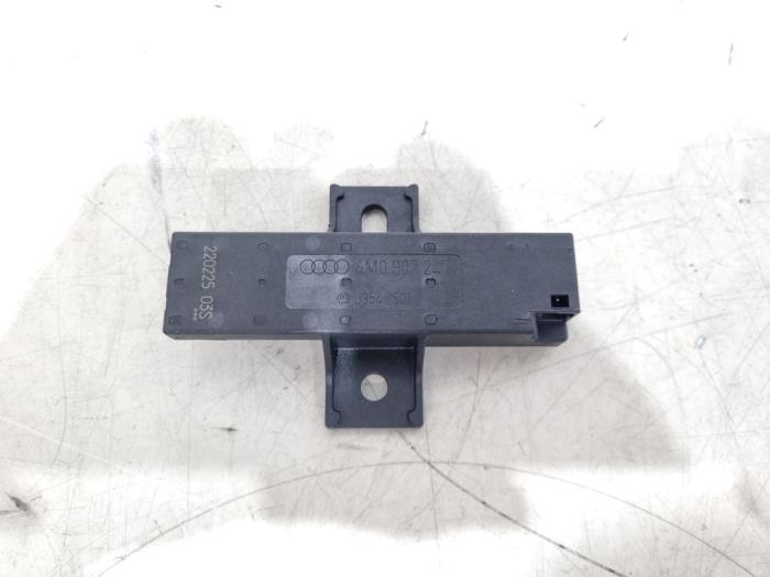 Używane Keyless Entry-Antena Audi e-tron (GEN) 55 quattro Cena € 9,00 Procedura marży oferowane przez GEJO Revisie & Onderdelen BV