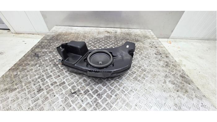Begagnade Bashögtalare Lynk &amp; Co 01 1.5 PHEV Pris € 49,00 Marginaltabell erbjuds av GEJO Revisie & Onderdelen BV