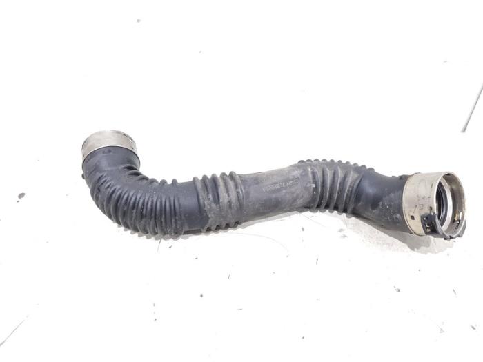 Gebrauchte Intercooler Schlauch Mercedes A (177.0) 2.0 A-220 Turbo 16V Preis € 39,00 Margenregelung angeboten von GEJO Revisie & Onderdelen BV