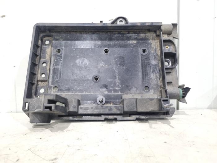 Begagnade Batterilåda Mercedes A (177.0) 2.0 A-220 Turbo 16V Pris € 23,00 Marginaltabell erbjuds av GEJO Revisie & Onderdelen BV