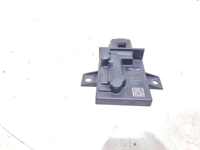 Usagé Module pompe carburant Jaguar XE 2.0d 180 16V AWD Prix € 24,00 Règlement à la marge proposé par GEJO Revisie & Onderdelen BV