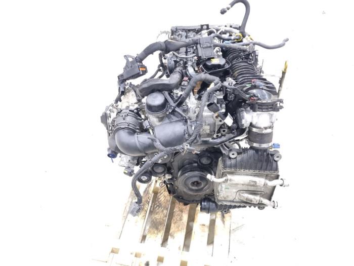 Motor van een Jaguar XE 2.0d 180 16V AWD 2016