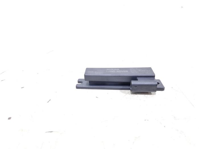 Używane Keyless Entry-Antena Jaguar XE 2.0d 180 16V AWD Cena € 4,00 Procedura marży oferowane przez GEJO Revisie & Onderdelen BV