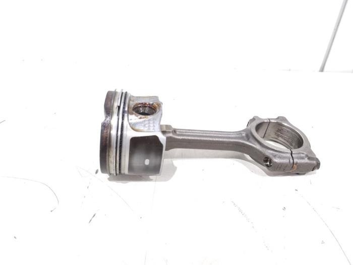 Usagé Bielle Mercedes A (177.0) 1.3 A-200 Turbo 16V Prix € 80,00 Règlement à la marge proposé par GEJO Revisie & Onderdelen BV