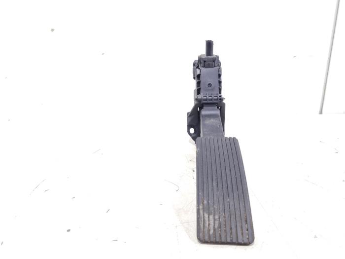 Używane Pedal gazu Mercedes A (177.0) 1.3 A-200 Turbo 16V Cena € 4,00 Procedura marży oferowane przez GEJO Revisie & Onderdelen BV