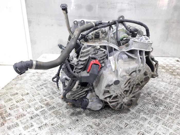 Getriebe van een Mercedes-Benz A (177.0) 1.3 A-200 Turbo 16V 2019