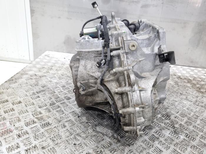 Getriebe van een Mercedes-Benz A (177.0) 1.3 A-200 Turbo 16V 2019