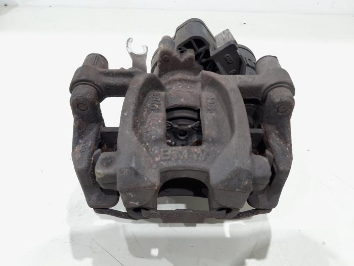 Gebrauchte Bremszange links hinten BMW 2 serie Active Tourer (F45) 216d 1.5 TwinPower Turbo 12V Preis € 29,00 Margenregelung angeboten von GEJO Revisie & Onderdelen BV