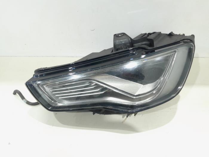 Używane Reflektor lewy Audi A3 Sportback (8VA/8VF) 1.4 TFSI 16V e-tron Cena € 950,00 Procedura marży oferowane przez GEJO Revisie & Onderdelen BV