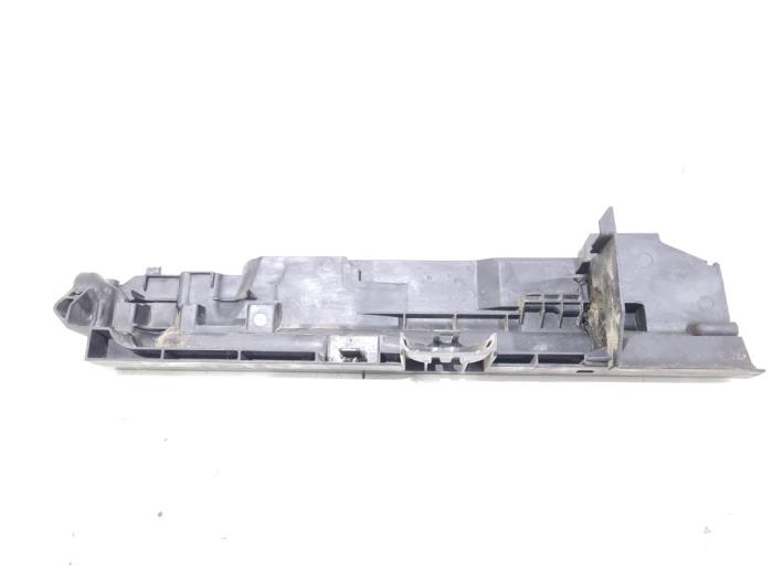 Radiator mount bracket