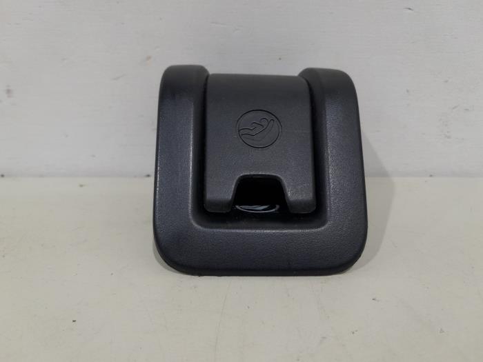 Używane Wspornik ISOFIX Audi A3 Sportback (8VA/8VF) 1.4 TFSI 16V e-tron Cena € 1,99 Procedura marży oferowane przez GEJO Revisie & Onderdelen BV