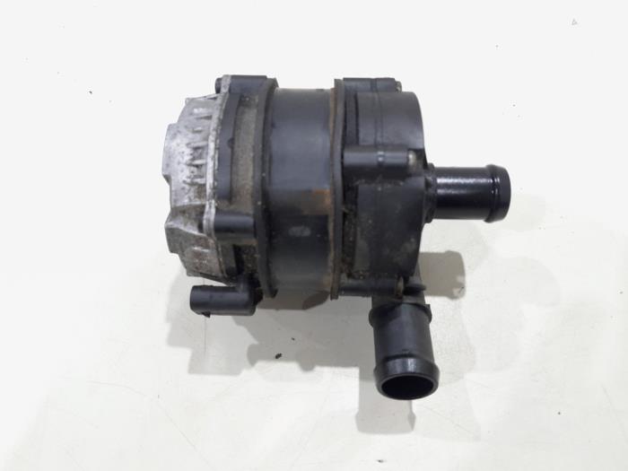 Begagnade Extra vattenpump Audi A3 Sportback (8VA/8VF) 1.4 TFSI 16V e-tron Pris € 9,98 Marginaltabell erbjuds av GEJO Revisie & Onderdelen BV