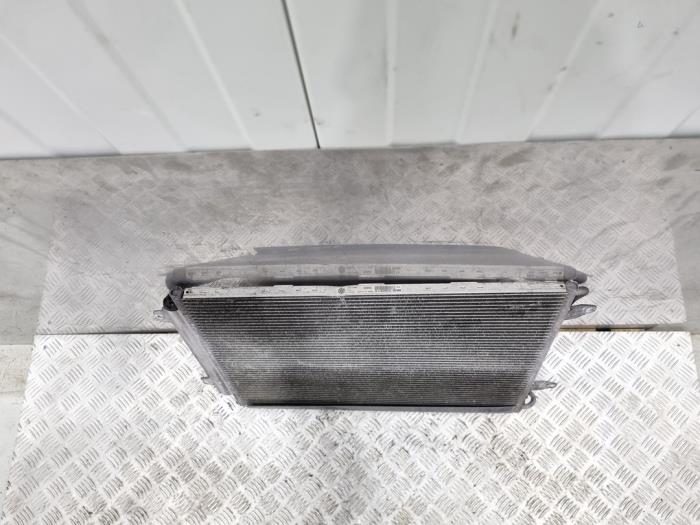 Klima Kondensor van een Volkswagen Passat Variant (3C5)  2008