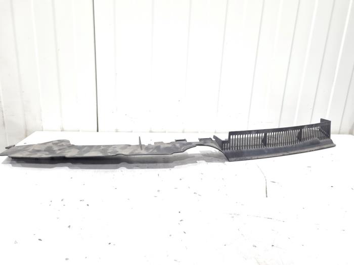 Begagnade Lufttratt Volkswagen Passat CC (357) 1.8 TSI 16V Pris € 14,00 Marginaltabell erbjuds av GEJO Revisie & Onderdelen BV