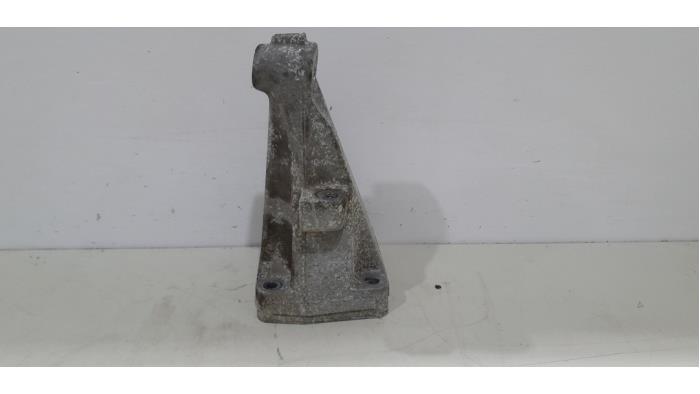 Used Engine mount Mercedes Vito (639.7) 2.2 109 CDI 16V Price € 22,00 Margin scheme offered by GEJO Revisie & Onderdelen BV