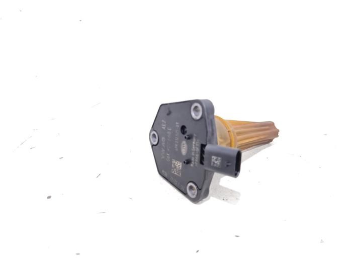Begagnade Oljenivåsensor Volkswagen Golf VIII (CD1) 1.0 eTSI 12V Pris € 43,00 Marginaltabell erbjuds av GEJO Revisie & Onderdelen BV