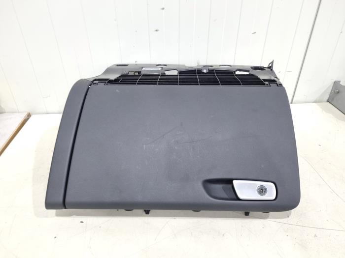 Begagnade Handskfack Audi A4 Avant (B8) 1.8 TFSI 16V Pris € 16,00 Marginaltabell erbjuds av GEJO Revisie & Onderdelen BV