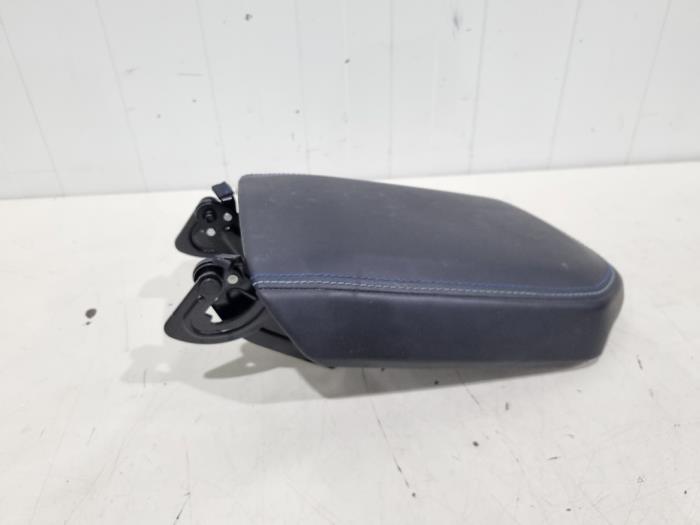 Begagnade Armstöd Lynk &amp; Co 01 1.5 PHEV Pris € 59,00 Marginaltabell erbjuds av GEJO Revisie & Onderdelen BV
