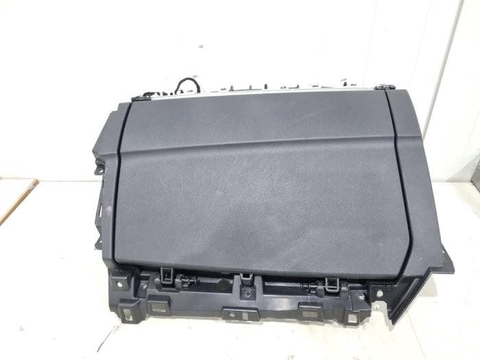 Begagnade Handskfack Lynk &amp; Co 01 1.5 PHEV Pris € 25,00 Marginaltabell erbjuds av GEJO Revisie & Onderdelen BV