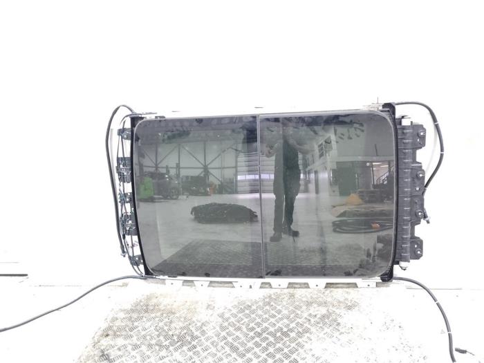 Używane Dach panoramiczny Lynk &amp; Co 01 1.5 PHEV Cena € 699,00 Procedura marży oferowane przez GEJO Revisie & Onderdelen BV