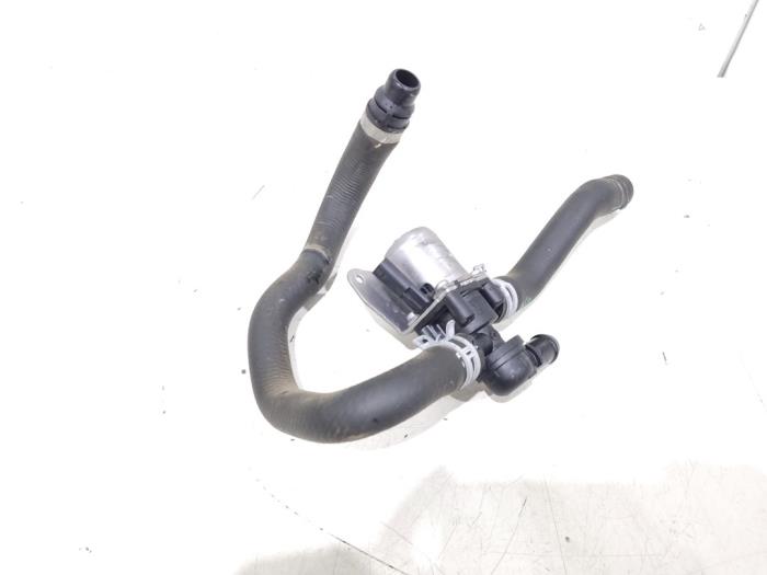 Begagnade Extra vattenpump Lynk &amp; Co 01 1.5 PHEV Pris € 18,00 Marginaltabell erbjuds av GEJO Revisie & Onderdelen BV