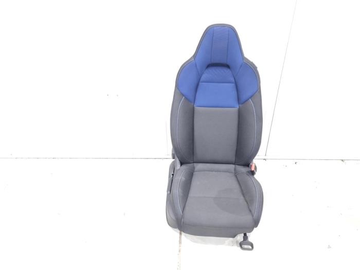 Używane Fotel prawy Lynk &amp; Co 01 1.5 PHEV Cena € 300,00 Procedura marży oferowane przez GEJO Revisie & Onderdelen BV