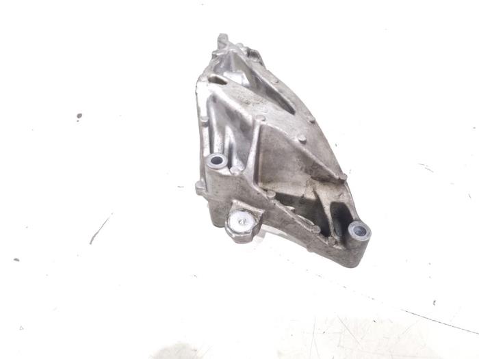 Used Engine mount Volkswagen Crafter (SY) 2.0 TDI FWD Price € 39,00 Margin scheme offered by GEJO Revisie & Onderdelen BV