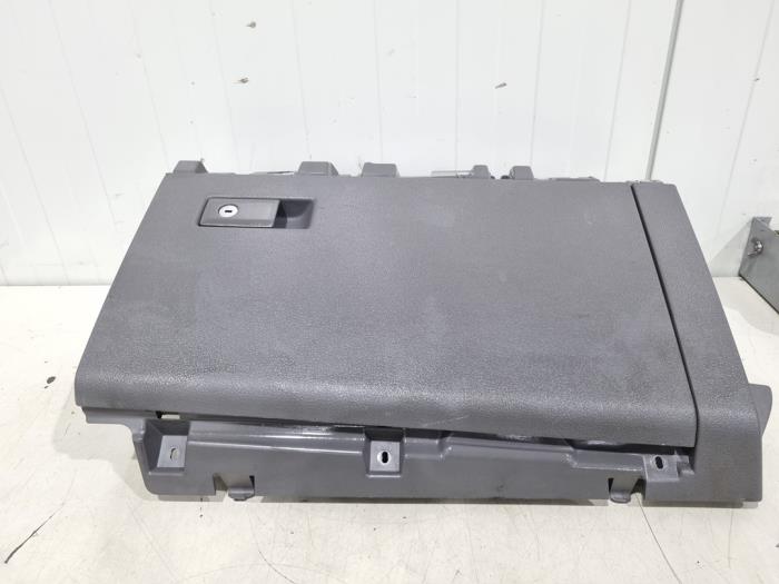 Begagnade Handskfack Volkswagen Transporter/Caravelle T6 2.0 TDI 150 4Motion Pris € 34,00 Marginaltabell erbjuds av GEJO Revisie & Onderdelen BV