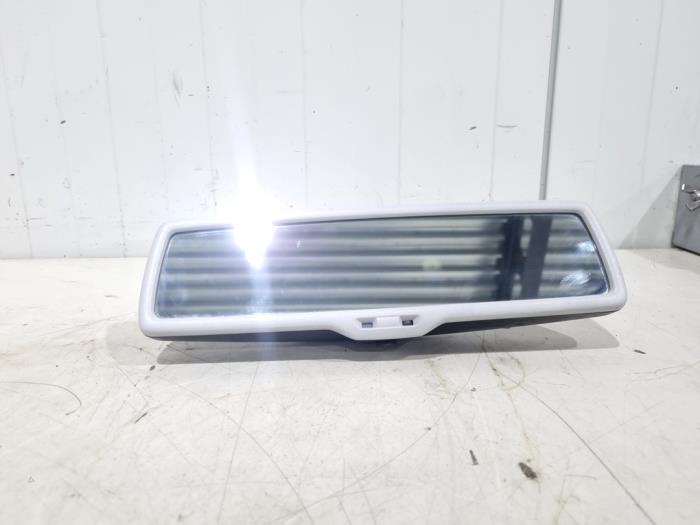 Używane Lusterko wewnetrzne Skoda Octavia Combi (5EAC) 1.6 TDI Greenline 16V Cena € 9,00 Procedura marży oferowane przez GEJO Revisie & Onderdelen BV