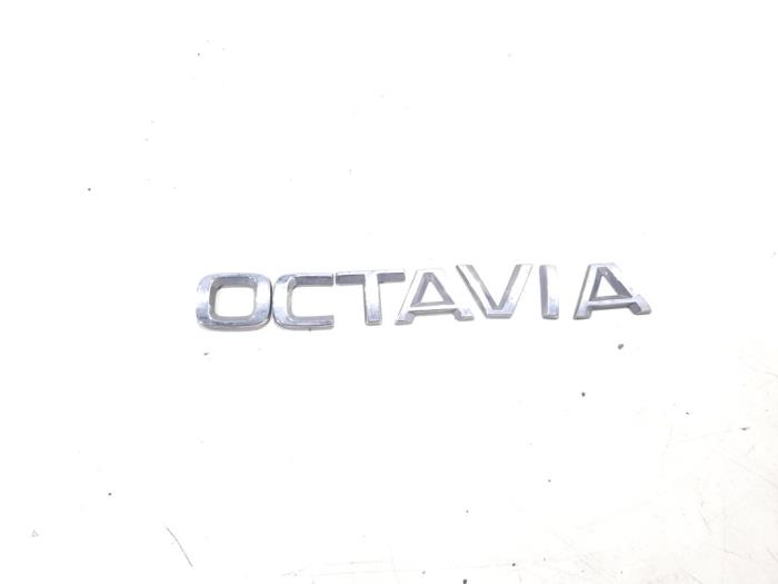 Używane Emblemat Skoda Octavia Combi (5EAC) 1.6 TDI Greenline 16V Cena € 10,00 Procedura marży oferowane przez GEJO Revisie & Onderdelen BV