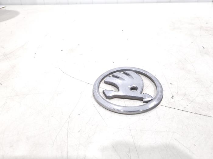 Używane Emblemat Skoda Octavia Combi (5EAC) 1.6 TDI Greenline 16V Cena € 9,00 Procedura marży oferowane przez GEJO Revisie & Onderdelen BV