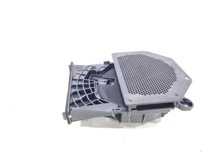 Używane Subwoofer BMW X1 (E84) xDrive 18d 2.0 16V Cena € 24,00 Procedura marży oferowane przez GEJO Revisie & Onderdelen BV