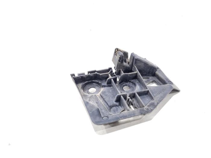 Rear bumper mounting bracket