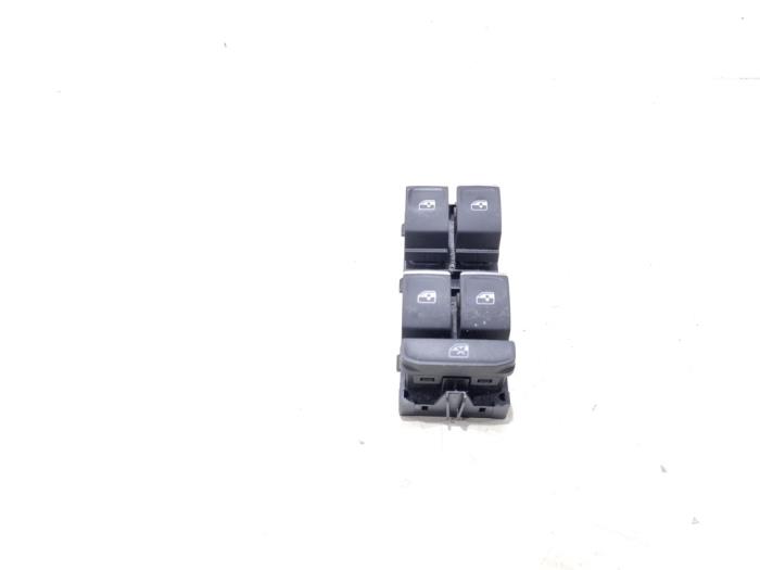 Usados Interruptor combinado de ventanillas Volkswagen Tiguan (AD1) 1.5 TSI 16V Evo BlueMotion Technology Precio € 14,00 Norma de margen ofrecido por GEJO Revisie & Onderdelen BV