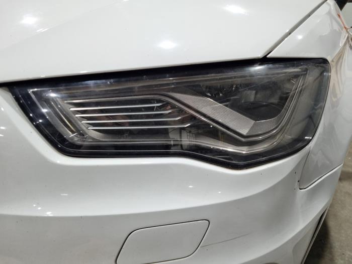 Używane Reflektor lewy Audi A3 Sportback (8VA/8VF) 1.4 TFSI 16V e-tron Cena € 950,00 Procedura marży oferowane przez GEJO Revisie & Onderdelen BV