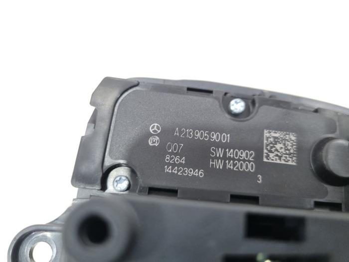 On-board computer controller from a Mercedes-Benz C Estate (S205) C-220d 2.0 Turbo 16V 2018
