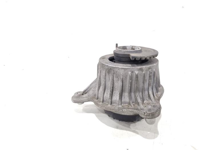 Usagé Support moteur Mercedes C Estate (S205) C-220d 2.0 Turbo 16V Prix € 14,00 Règlement à la marge proposé par GEJO Revisie & Onderdelen BV