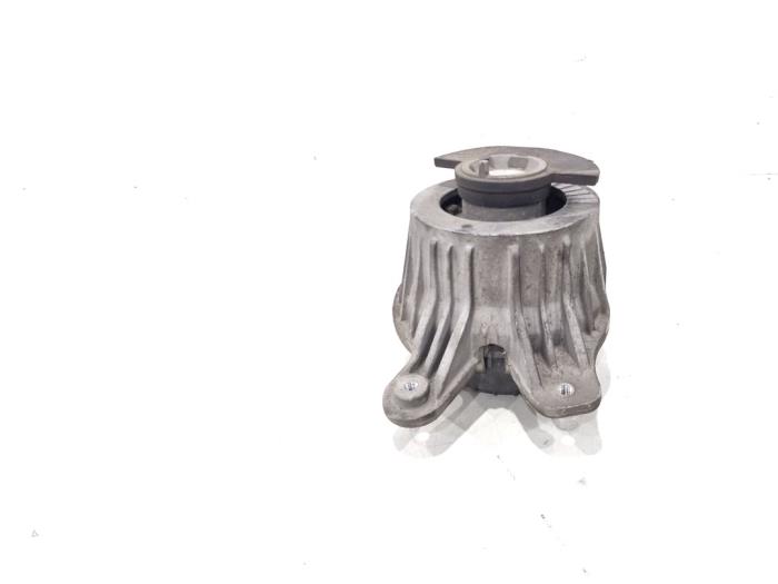 Usagé Support moteur Mercedes C Estate (S205) C-220d 2.0 Turbo 16V Prix € 19,00 Règlement à la marge proposé par GEJO Revisie & Onderdelen BV