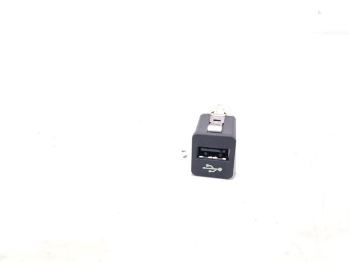 USB socket connector