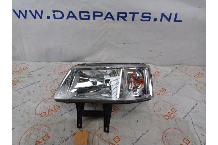 Używane Reflektor lewy Volkswagen Transporter T5 2.5 TDi Cena € 35,00 Procedura marży oferowane przez Dag Parts