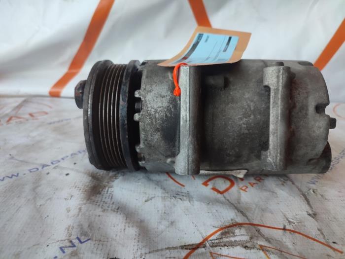 Air conditioning pump from a Ford Mondeo IV Wagon 1.8 TDCi 125 16V