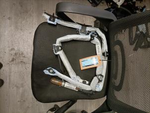 Usagé Airbag plafond gauche BMW 3 serie (E90) 316d 16V Prix € 50,00 Règlement à la marge proposé par DagParts